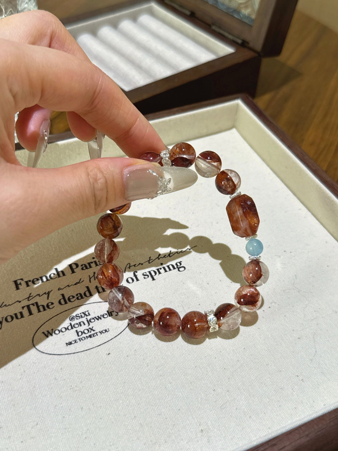 ▫️▪️ Red gum flower aquamarine gum flower with the shape of the bracelet